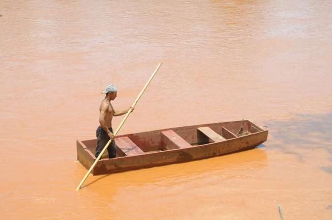 Lama de rejeitos poluiu o Rio Doce de Minas Gerais até o Espírito Santo(foto: Beto Novaes/EM/D.A Press) Lama de rejeitos poluiu o Rio Doce de Minas Gerais até o Espírito Santo(foto: Beto Novaes/EM/D.A Press)