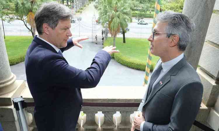 Robert Habeck, vice-chanceler da Alemanha, conversa com o governador de Minas, Romeu Zema