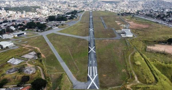  Aeroporto Carlos Prates recebe pinturas de desativação em todas as pistas  