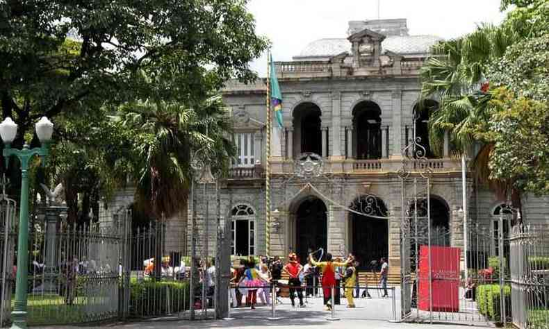 Bloco de carnaval na Praa da Liberdade