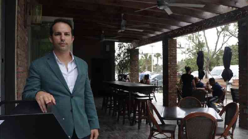 Carlos Gazitua conta que teve que fechar alguns restaurantes por falta de pessoal(foto: BBC)