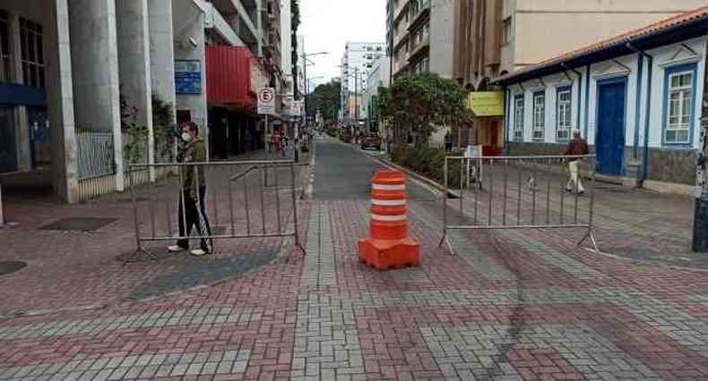 A Rua XV de Novembro foi uma das interditadas pela prefeitura de Barbacena no centro da cidade, de 137 mil habitantes(foto: Prefeitura de Barbacena/Divulgao)