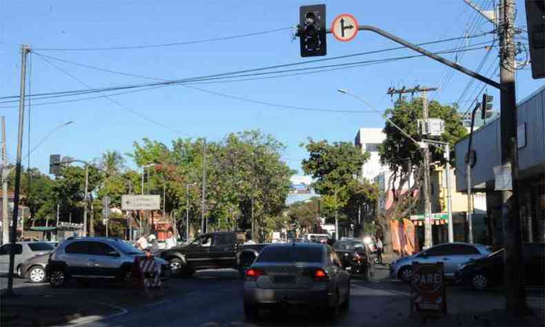 Sinais de trnsito desligados aps roubo de cabos na Avenida Bernardo Vasconcelos, onde ladres foram presos(foto: Paulo Filgueiras/EM/DA Press)