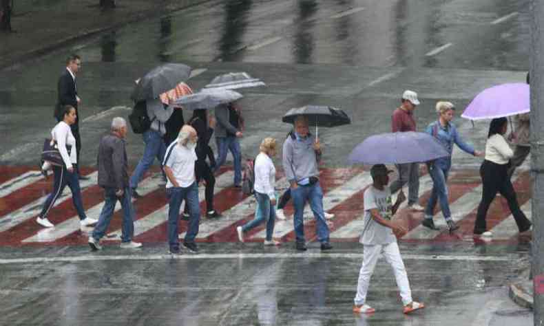 Em Belo Horizonte, domingo deve ser com pancadas de chuva(foto: Jair Amaral/EM/D.A Press)