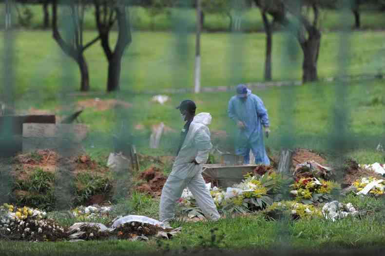 Mortes avanam 11% em uma semana, no Brasil(foto: Alexandre Guzanshe/EM/D.A Press)