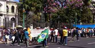 Parte dos manifestantes interditou trs faixas da avenida em frente  antiga sede do governo do estado(foto: Edsio Ferreira/EM/DA Press)