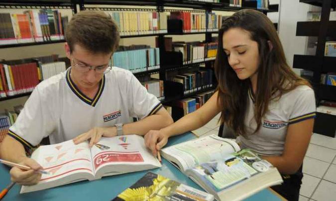 Lucas Mendonça, que sonha com vaga em direito, e Nádia Ramos, de olho na medicina, dedicam boa parte do dia aos estudos, com foco extra em matemática(foto: Cristina Horta/EM/D.A Press) Lucas Mendonça, que sonha com vaga em direito, e Nádia Ramos, de olho na medicina, dedicam boa parte do dia aos estudos, com foco extra em matemática(foto: Cristina Horta/EM/D.A Press)