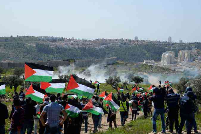 Protesto marcando os dez anos de luta contra a barreira de separacao israelense na vila palestina de Bil'in(foto: Tulio Santos / EM DA Press)