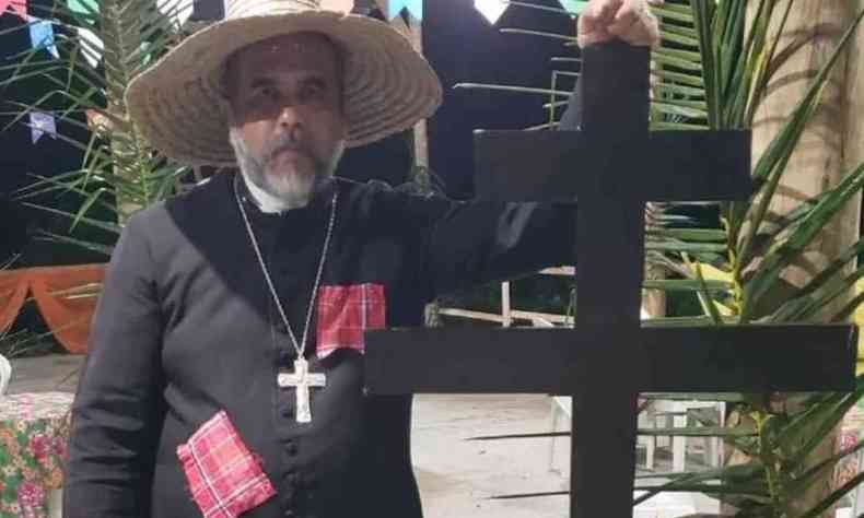 Padre Kelmon em festa junina