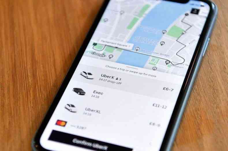 Tela de um celular conectado na Uber