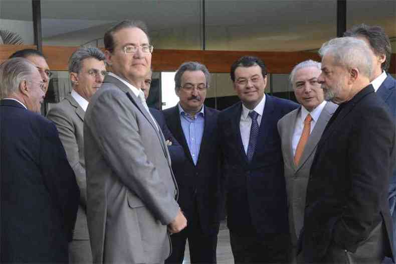 Lula se reuniu com caciques do PMDB, como o ex-presidente Sarney, e aliados (foto: Elza Fiza/Agncia Brasil)