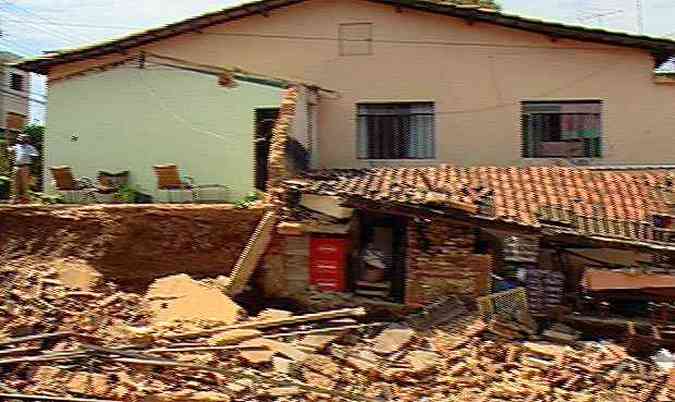 Oito moradores estavam no imvel, mas ningum ficou ferido(foto: Reproduo/TV Alterosa)