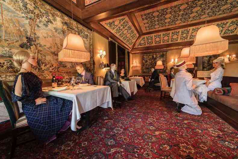 Manequins em tamanho natural evocam, com seu vesturio, o ambiente do ps-guerra na dcada de 1940(foto: AFP PHOTO / THE INN AT LITTLE WASHINGTON )