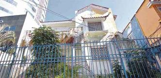 Casar�o da Rua Santa Catarina, em Lourdes, uma das �reas mais nobres da capital, � um dos maus exemplos de conserva��o(foto: Jair Amaral/Em/D.A Press)