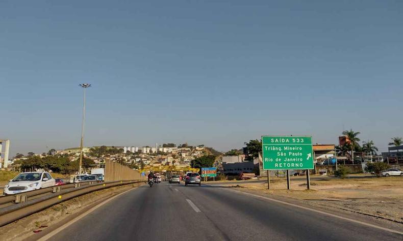 Mês de agosto começa com manhãs frias, mas amplitude térmica tende a aumentar ao longo da semana(foto: Edésio Ferreira/EM/D.A Press) Céu claro em Belo Horizonte