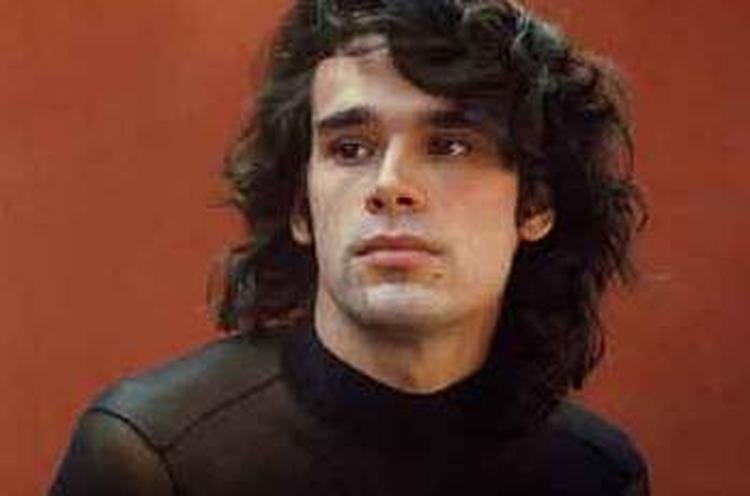 Cantor e compositor z� ibarra