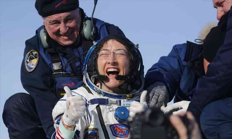 Esta engenheira americana j havia entrado para a histria com a primeira caminhada espacial 100% feminina(foto: Sergei ILNITSKY / POOL / AFP )