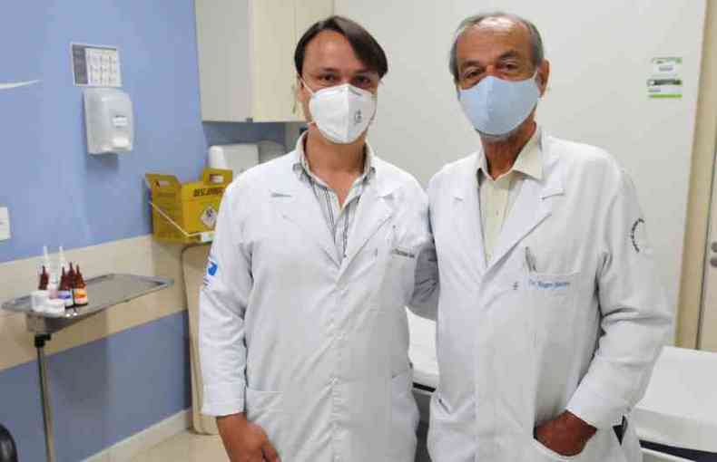 Christiano Simões, de 40 anos, e o pai, Roger Simões, de 73, são médicos ortopedistas e traumatologistas(foto: Gladyston Rodrigues/EM/D.A Press)