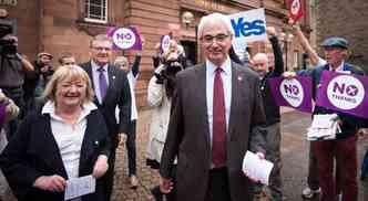 Populao vota e faz campanha em Edimburgo(foto: STEFAN ROUSSEAU / POOL / AFP)