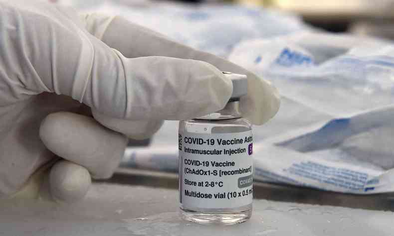 Vacina da AstraZeneca  uma das seis liberadas para uso em solo brasileiro(foto: AFP / RYAD KRAMDI)