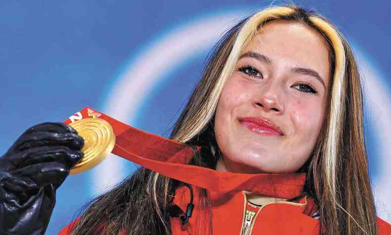  Esquiadora Eileen Gu, medalha de ouro nas Olimpadas de Pequim 