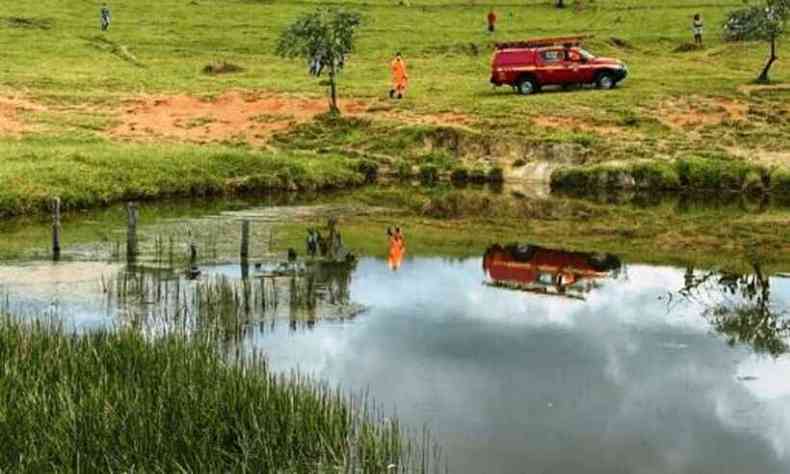 Pai e filho morreram afogados em lagoa em Perdes, no Sul de Minas(foto: CBMMG/divulgao)