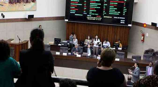 Na reunio de ontem, vereadores aprovaram projeto que vai permitir a construo de mais unidades do Minha Casa, Minha Vida na capital (foto: Cmara de BH/Divulgao)