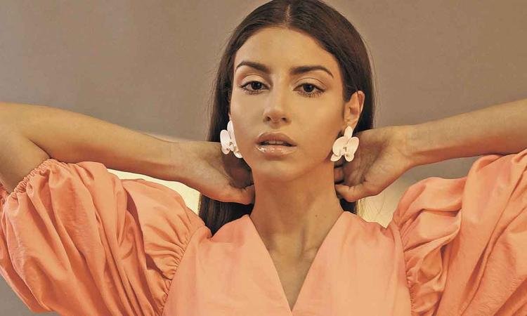 atriz belo-horizontina Isabela Souza 