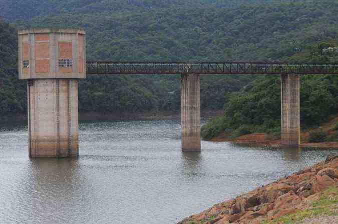 Servios de manuteno vo acontecer na represa de Rio Manso(foto: Leandro Couri/EM/D.A Press)