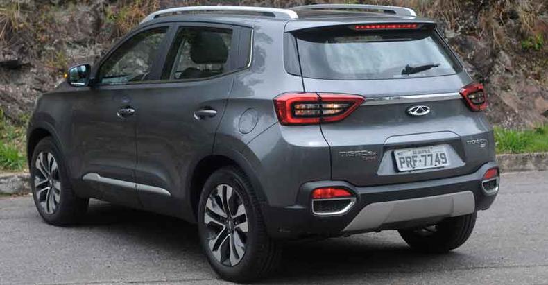 O SUV chinês tem a frente invocada, com o capô alto, mas a coluna C larga na traseira prejudica a visibilidade(foto: Leandro Couri/EM/D.A Press) O SUV chinês tem a frente invocada, com o capô alto, mas a coluna C larga na traseira prejudica a visibilidade(foto: Leandro Couri/EM/D.A Press)