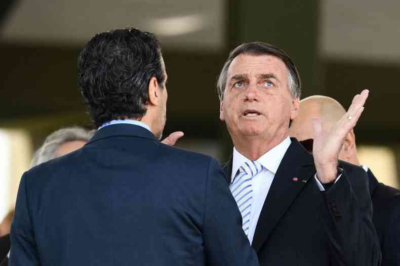 Bolsonaro conversa com ministro Joaquim Leite