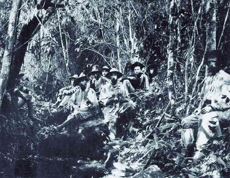 Fawcett, de chapu e no meio do grupo, na nascente do Rio Verde