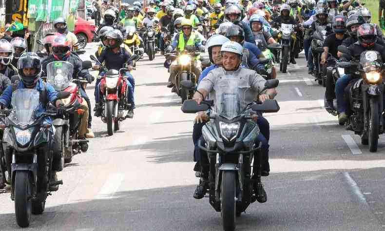 presidente Bolsonaro anda de moto em Natal (RN)
