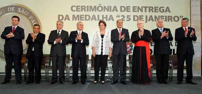 Dilma Rousseff é homenageada em São Paulo com a medalha 25 de janeiro(foto: Roberto Stuckert Filho/PR) Dilma Rousseff é homenageada em São Paulo com a medalha 25 de janeiro(foto: Roberto Stuckert Filho/PR)