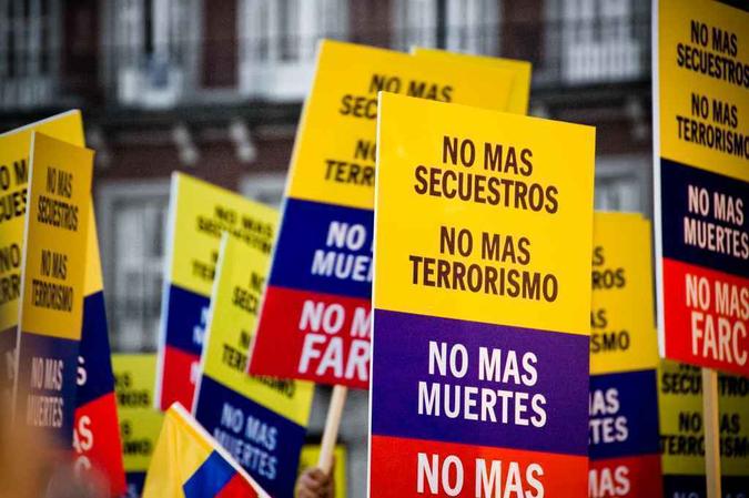Protesto para fim das Farc Protesto para fim das Farc
