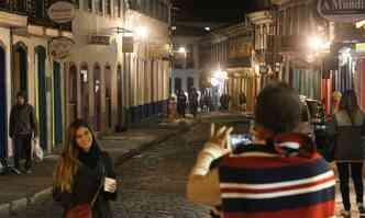 Ruas de pedra ficaram movimentadas com turistas , para alegria de comerciantes(foto: Jair Amaral/EM/DA Press)