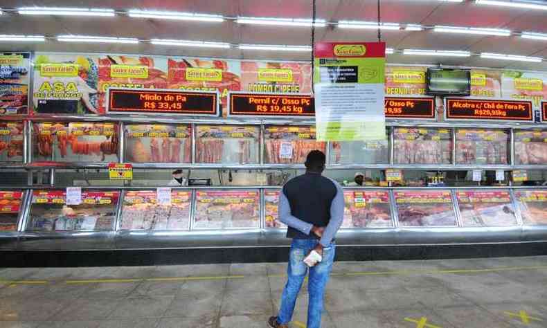 Preos das carnes tambm pressionaram o custo da cesta bsica na capital mineira(foto: Leandro Couri/EM/D.A Press)