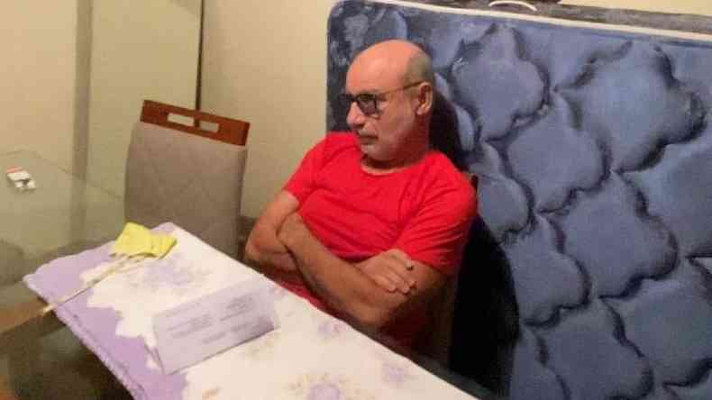 Ao ser preso no interior de So Paulo, na manh de quinta-feira (18), Queiroz afirmou que estava 'muito doente'(foto: Reproduo)