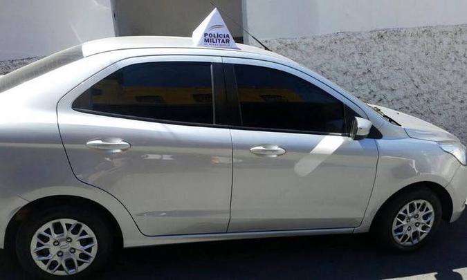 Ford KA foi apreendido, depois de constatado que houve fraude em sua aquisição(foto: PMMG/Divulgação) Ford KA foi apreendido, depois de constatado que houve fraude em sua aquisição(foto: PMMG/Divulgação)