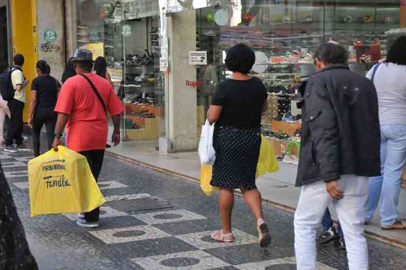 Comrcio de BH s vsperas do Dia das Mes: alm da estagnao recente da economia, crise no emprego  dificuldade grave no Brasil(foto: Gladyston Rodrigues/EM/D.A Press)