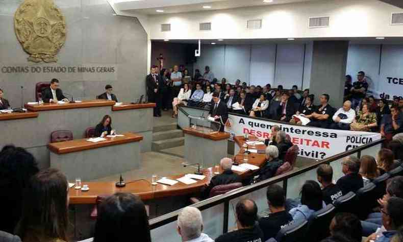  Delegados da Polcia Civil se reunem no Tribunal de Contas(foto: Juarez Rodrigues/EM/D.A Press )