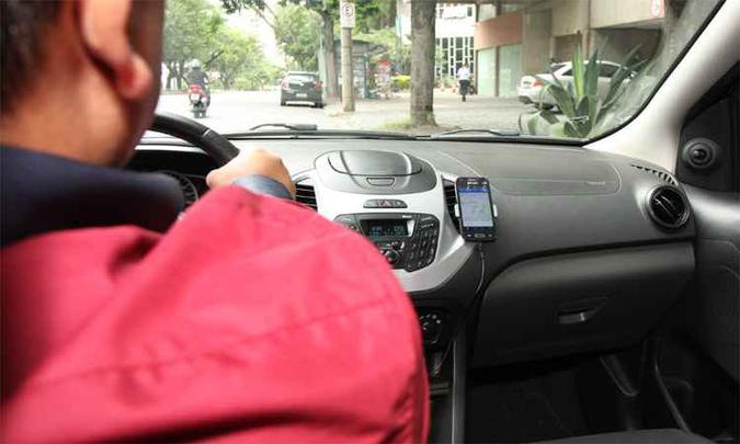 Operadores de apps terão que pagar tarifa ao município e cadastrar motoristas para atuar em BH(foto: Edésio Ferreira/EM/DA Press - 10/2/17) Operadores de apps terão que pagar tarifa ao município e cadastrar motoristas para atuar em BH(foto: Edésio Ferreira/EM/DA Press - 10/2/17)