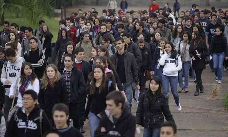 O levantamento foi feito com 1.823 estudantes de todas as regies do pas(foto: NELSON ANTOINE/FOTOARENA/AE SP )