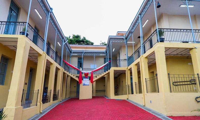 As aulas ministradas no projeto oferecem uma metodologia diferente, com ensino personalizado focado nas necessidades individuais de cada aluno(foto: Dirceu Aurélio / Imprensa MG) Escola Estadual Paula Rocha, em Sabará, tombada pelo patrimônio histórico