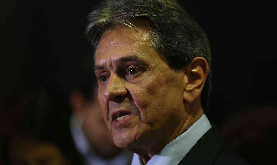 Bolsonaro tenta se afastar de Roberto Jefferson : r/brasil