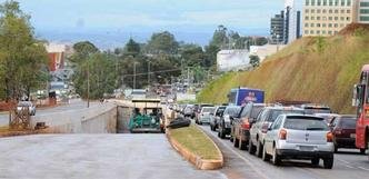 Projeto completo prev� ainda a constru��o de uma al�a e de um viaduto, mas s� etapa que n�o dependia do poder p�blico saiu do papel(foto: Beto Magalh�es/EM/D.A Press)