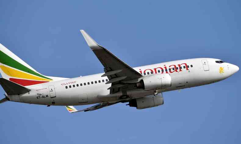 Foto tirada em novembro de 2017 de um Boeing 737-700, da Ethiopian Airlines(foto: AFP / ISSOUF SANOGO )