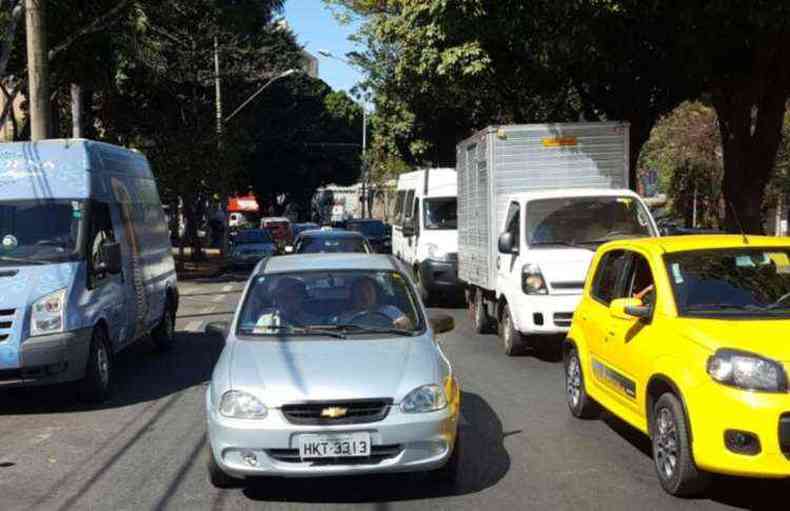 Congestionamento tomou conta da Avenida Silviano Brando(foto: Marcus Lima)