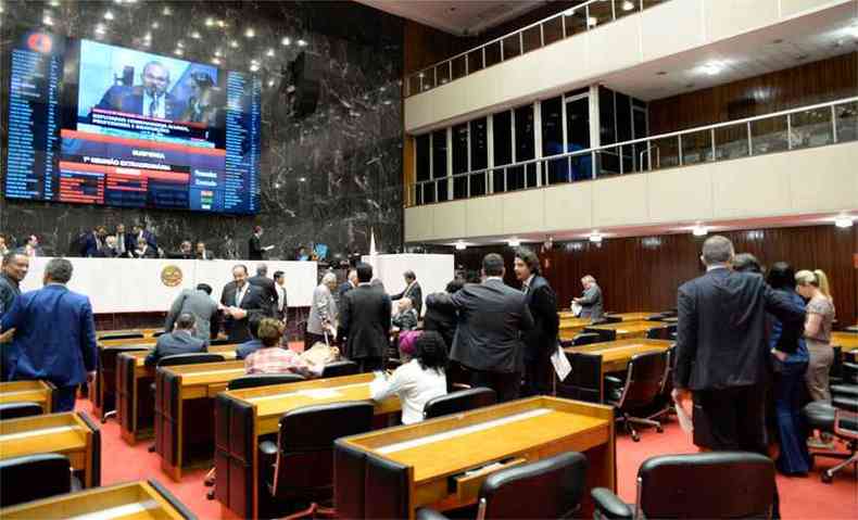 Plenrio da Assembleia Legislativa de Minas Gerais, na manh desta quarta-feira (3), durante votao de projeto que remaneja R$ 24,8 milhes do Oramento para emendas parlamentares(foto: Guilherme Bergamini/ALMG )