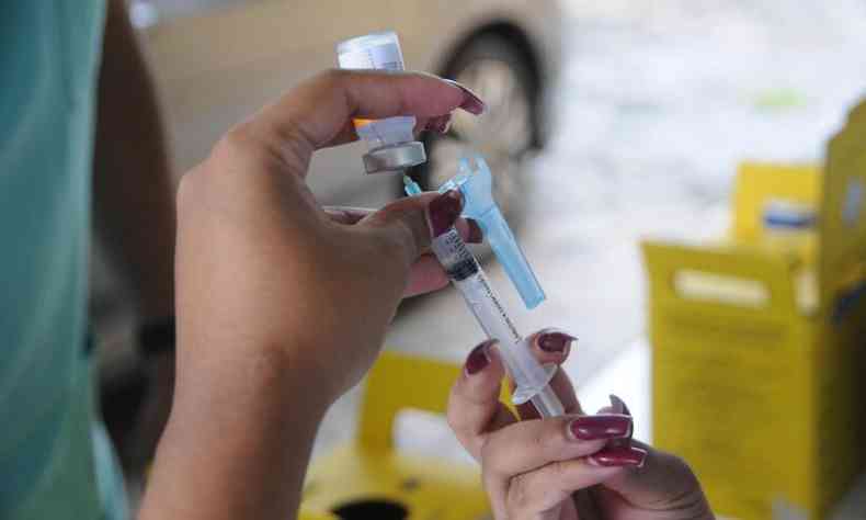BH vacina nesta quinta-feira pessoas com 19 anos completados at 30 de setembro(foto: Juarez Rodrigues/EM/D.A. Press)